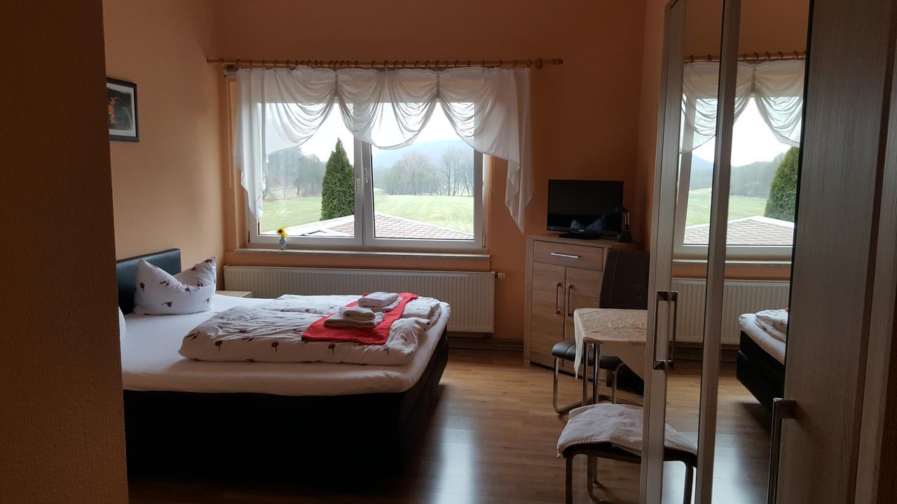Hotel Und Gasthof "Sonneneck" Schalkau Ngoại thất bức ảnh